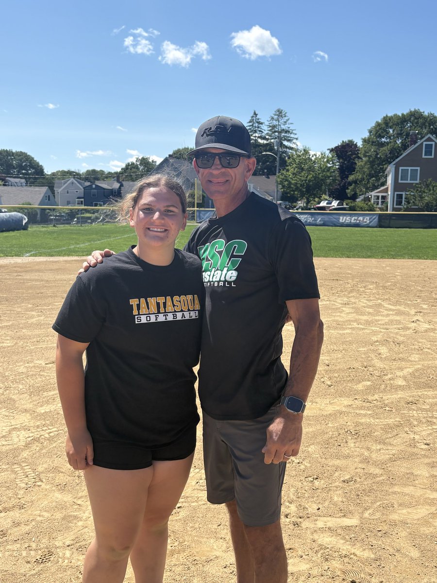 NatalieCarson29's tweet photo. Had a great time up in Maine with @SangilloJohn Thank you John for making the trip always love working with you 
Not only did I get to learn more about the movement within my swing, I met some amazing people and helped younger girls learn the movement https://t.co/jOuZcnBv5c