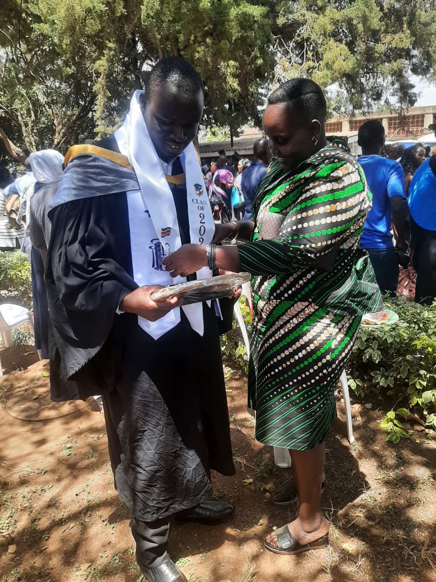 meshackcode's tweet photo. 🎓 BSc Computer Science — DONE! ✅
This isn't just a certificate. It's the result of years of persistence.
You started this journey as a student trying to figure out coursework, projects, programming, AI/ML, internships and your career direction. Now you can confidently say:
“I am a Computer Science graduate.” 🎓💻
And honestly, this is only the beginning. 🚀
The next chapter is about turning everything you've learned into real-world experience, software, AI/ML projects, internships/jobs, and eventually your own products or business.
Congratulations, graduate. 🥂🎓
You earned this moment. Enjoy it. Celebrate with your family. Take ALL the photos. 😂❤️
MESHACK OUMA — BSc COMPUTER SCIENCE 🎓💻🔥
WE MADE IT! 🥳🎉
#BigData #Analytics #DataScience #IoT #IIoT #PyTorch #Python #RStats #TensorFlow #Java #JavaScript #ReactJS #GoLang #CloudComputing #Serverless #DataScientist #Linux #Books #Programming #Coding #100DaysofCode
#ArtificialIntelligence #ComputerVision #DeepLearning #SoftwareEngineering #TechJobs #100DaysOfCode #DataScience #MLOps