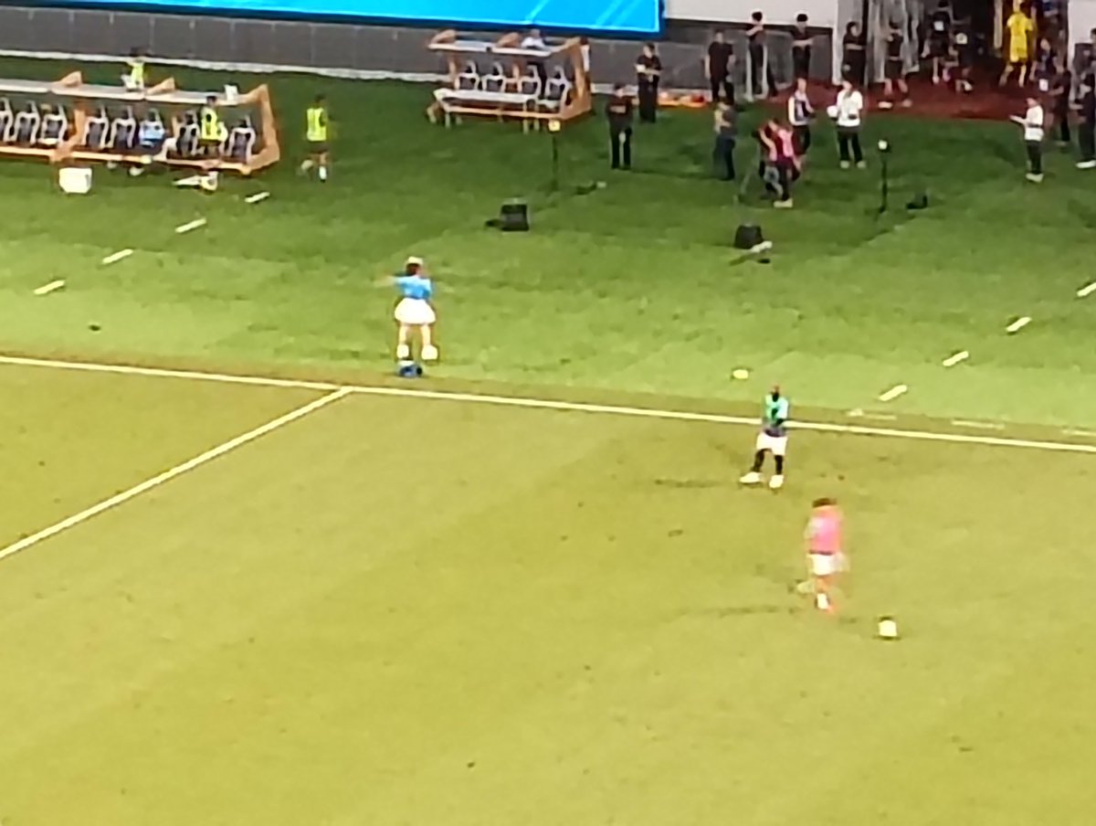 OICHAN0205's tweet photo. 国立競技場で横浜FC対ジュビロ磐田
ハーフタイムショーが、はるな愛！
楽しい試合でした！ https://t.co/mtCmsY1n4r