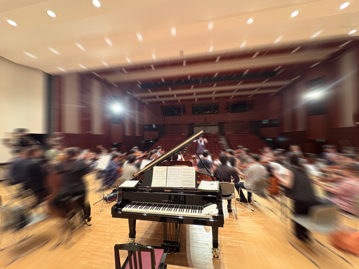 kyololone's tweet photo. ISO無事終演🐷🎹❤️
久石のピアノ、(いつもどおり)みんな泣いちゃえ〜🤩と思いながら弾いてみた🎶
東方のピアノ、中音域が飛ばないので超ゴリゴリ弾いてやっぱり爪割れたし、グリッサンドの勢い良すぎて白ハンカチがベースの近くまで宙を舞ってゆきました🕊️笑 あー、びっ栗した😂
#ISO7th https://t.co/CYRclH7iJp