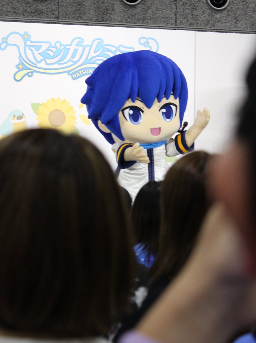 puteranidom's tweet photo. 人多くてなぞのKAITOさんしか撮れてなくて草 https://t.co/fdYdLEbZ2t