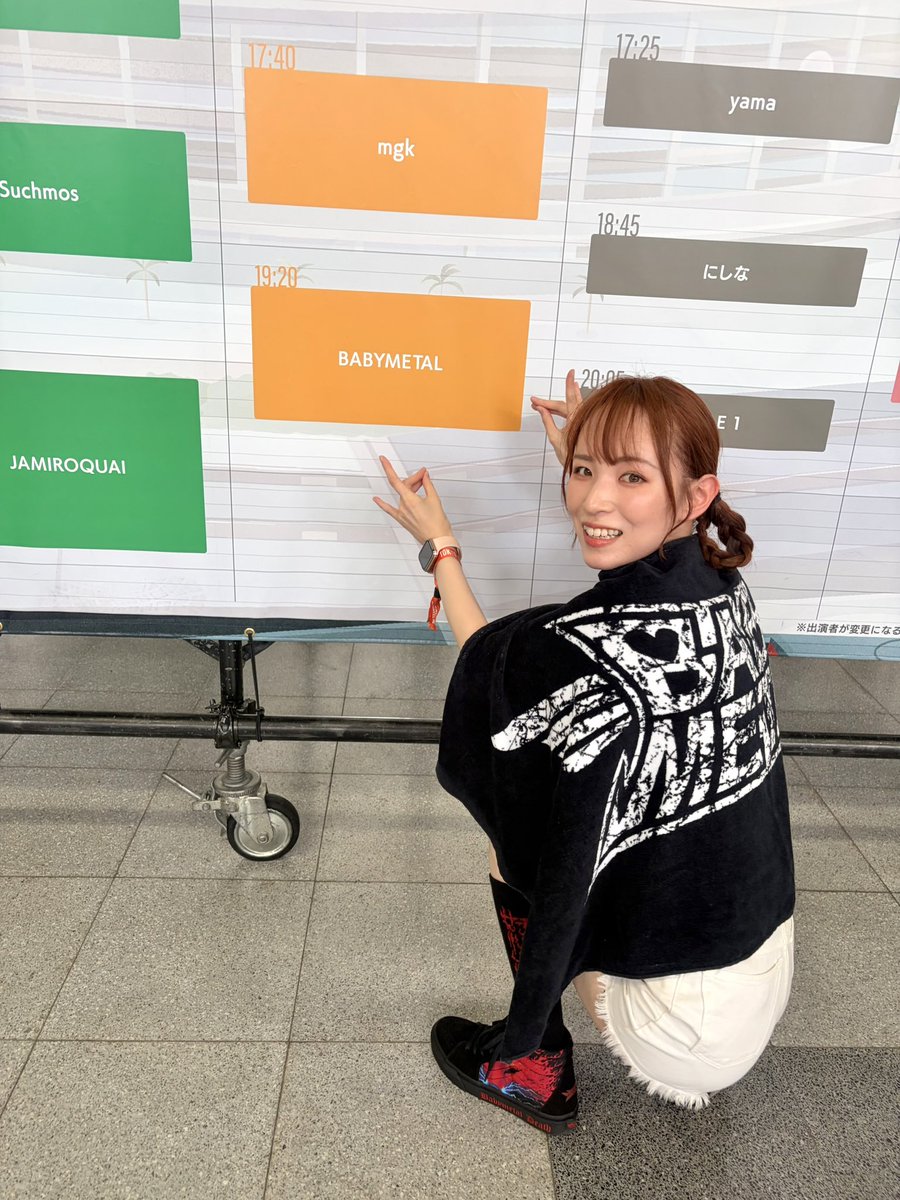 cyam_metal's tweet photo. #サマソニ たのしかった！！！
メタバ→(少しSEKOU→)トラジャ→キタニタツヤ→mgk→#BABYMETAL
沢山見た！！
ベビメタちゃん、後ろ横柵から見てたけど、珍しくRORで走りにいって、後ろサークルから前サークルに移動し、なんとリフトもしていただき🙇🏻‍♀️とても近くで見れて素敵空間でした！🦊
帰るぞ！！ https://t.co/pBbiCkZl7U