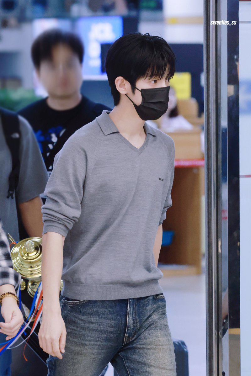 sweeties_ss's tweet photo. #parksiwoo #박시우
#朴时宇 #검사실의제안

260816 김포 입국 https://t.co/RUmkjgiF1M