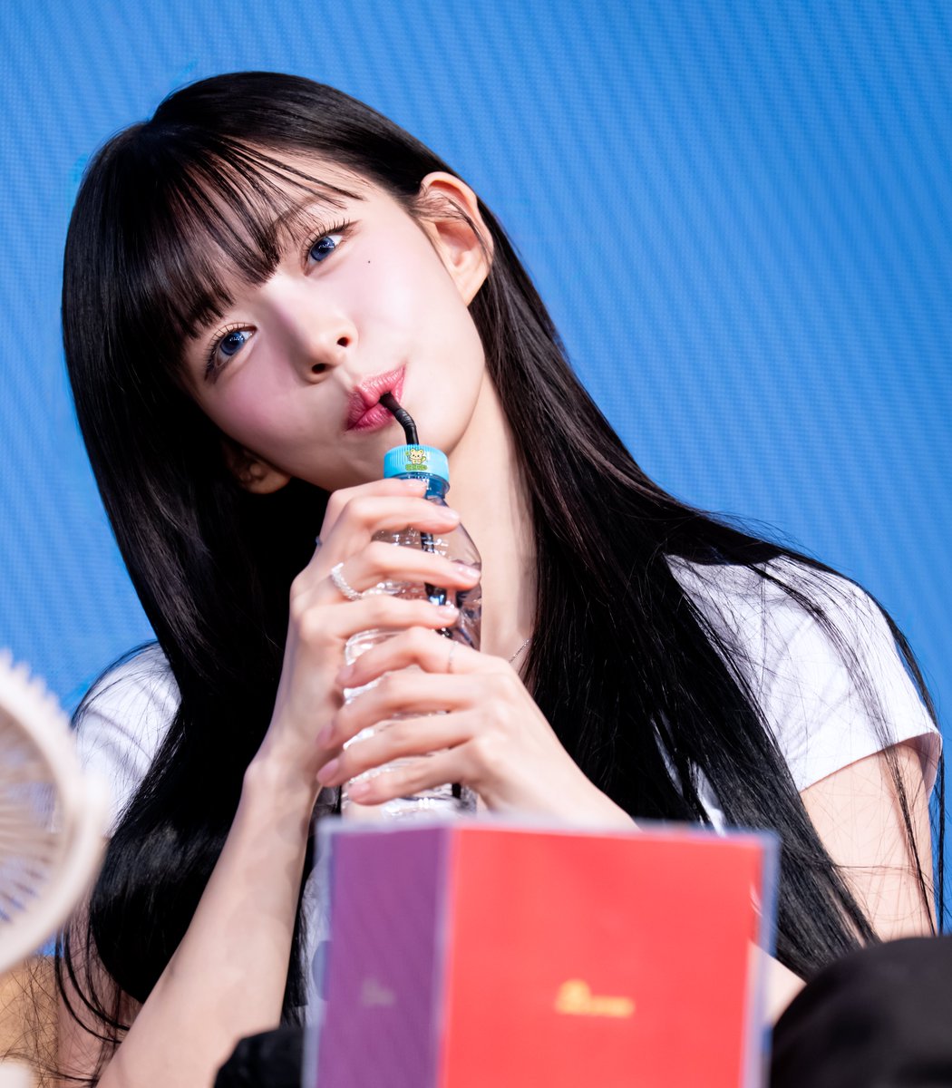 dukjil_oldflo's tweet photo. 26.08.14 케이팝스토어 대면_채영_HQ  

 #프로미스나인 #fromis_9 
#채영 #이채영 #Chaeyoung https://t.co/UV78iB2PgJ