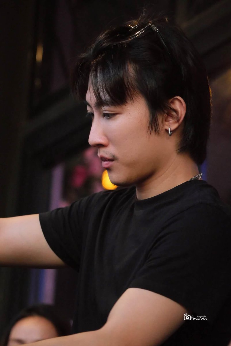 Cartierti's tweet photo. ผช คนนี้หล่อทุกมุมจริงๆ จมูกสันเป็นคม หล่อแบบลูกรักพระเจ้ามาก 😎🫶🏻

#นุ๊กธนดล #NookThanadon https://t.co/mlQN6Rml0V