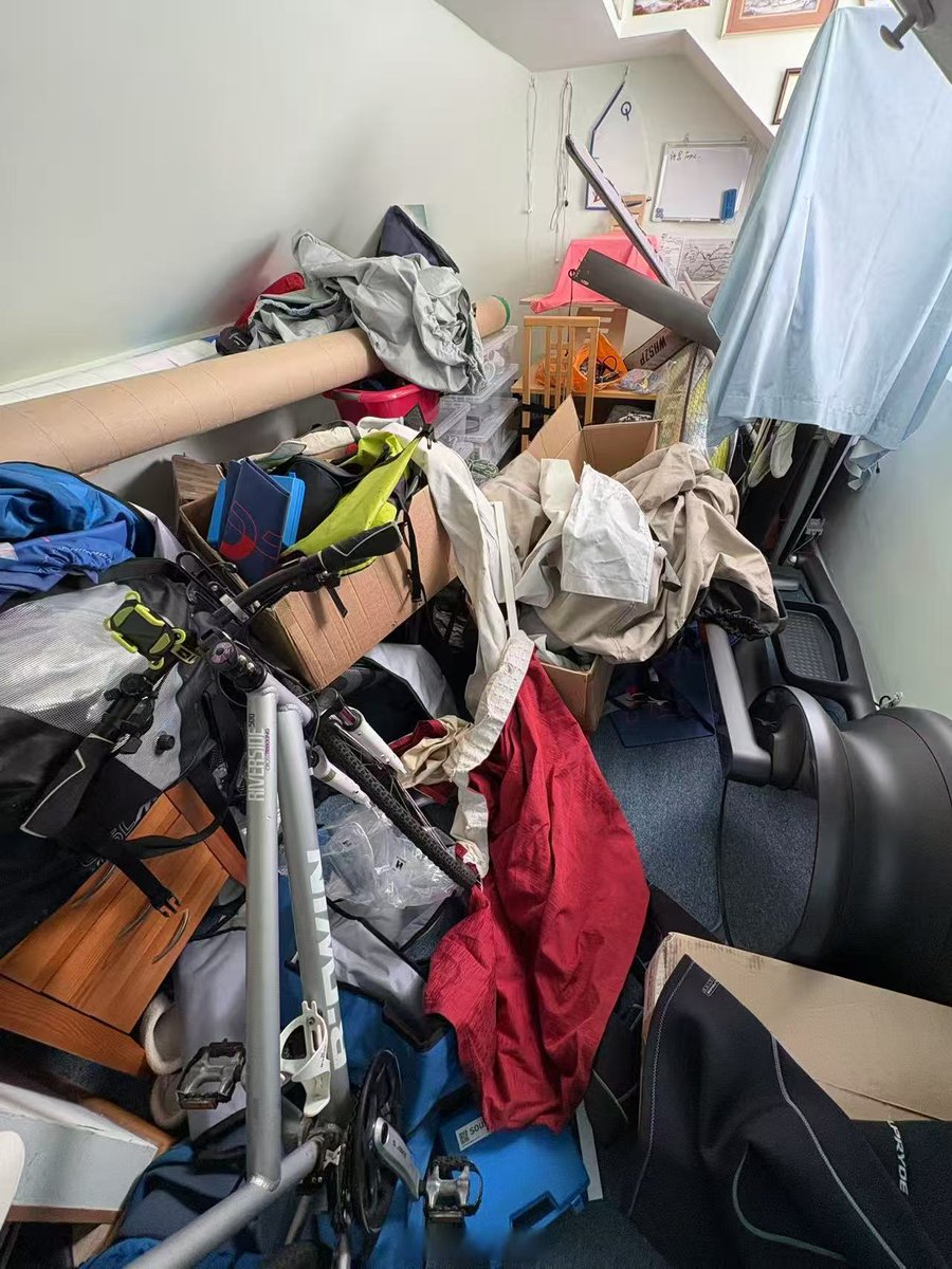 P30526074's tweet photo. Tackled my closet junk today! Cleared out old clothes I haven’t worn in over a year, donated the usable ones, and repurposed the small fabric scraps into a potholder. Less clutter, more space for what I actually love.， https://t.co/T5Lq0Vky2Y