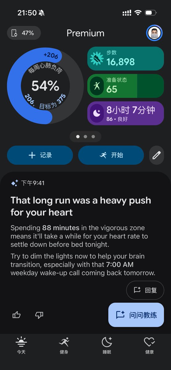 _istar__'s tweet photo. 用了将近两周，对比佳明手表，简单说下感受：
1. 心率、HRV 等数据相比佳明偏保守，睡眠监测准得可怕
2. 因为没有 GPS 模块，跑步、骑车的里程是不准的，跑 15 公里能赠送 2 公里😂
3. App 设计感觉很乱，我还是更喜欢苹果的风格。另外国内需要全程开代理
4. 最新版 App 已经支持与苹果健康数据互通 https://t.co/VjNsSS9Qbp