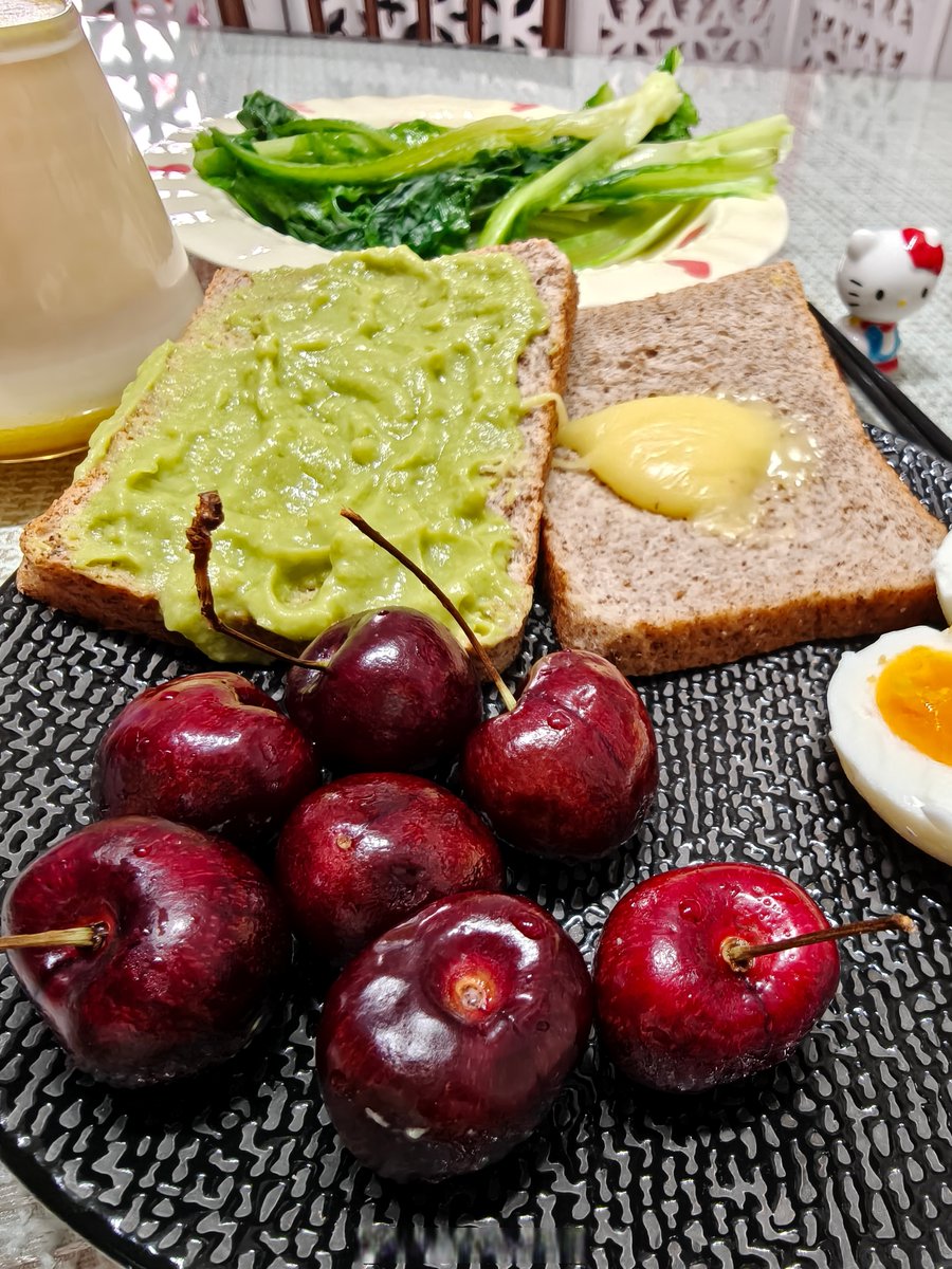 caubeanh's tweet photo. Just made the best avocado toast with a runny yolk egg and a sprinkle of chili flakes—breakfast goals hit! https://t.co/StQqSrxfkn