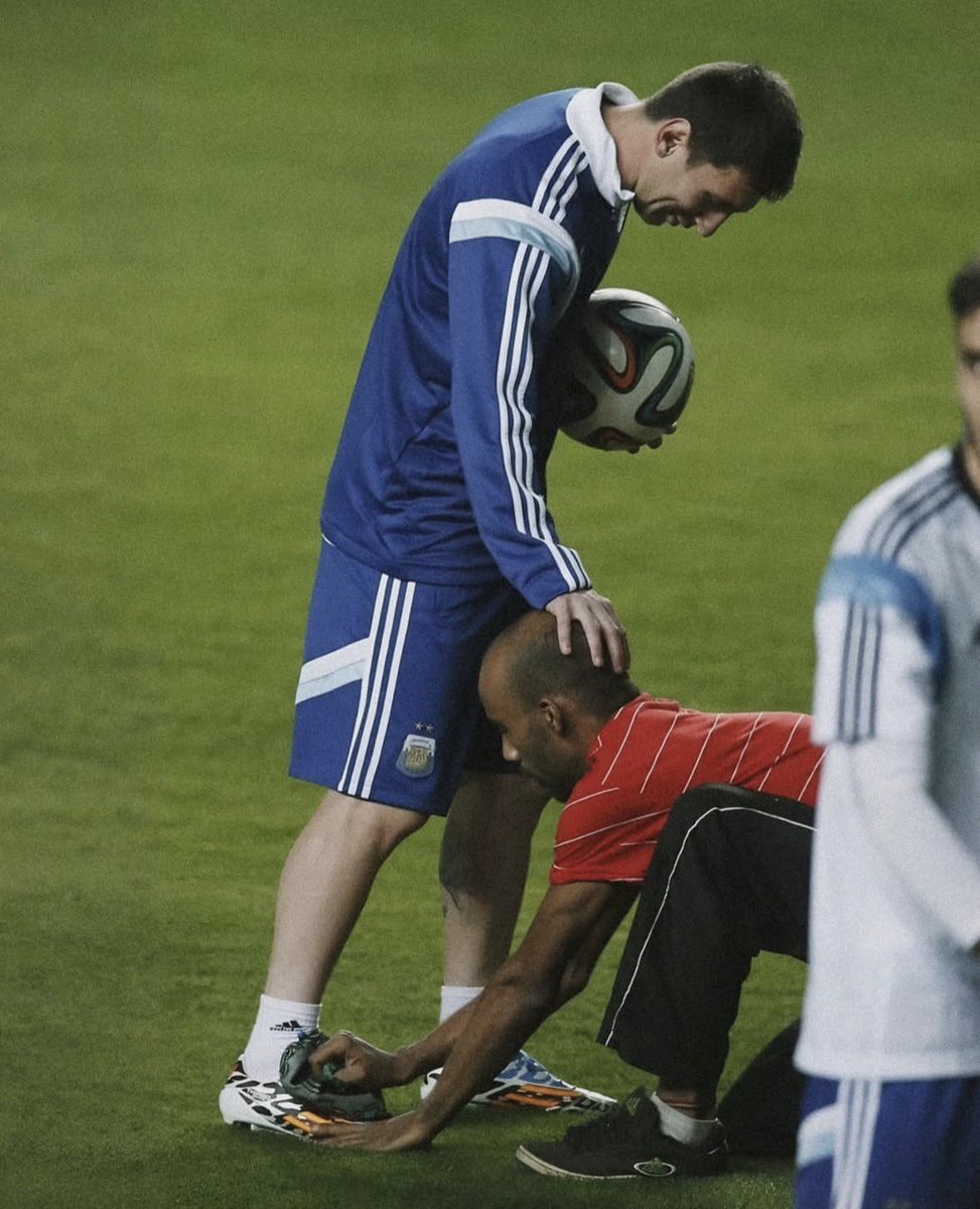 liamdahgoat's tweet photo. There’s something about the way Messi treats ordinary people that I’ll always love. https://t.co/LHsodJCtu0
