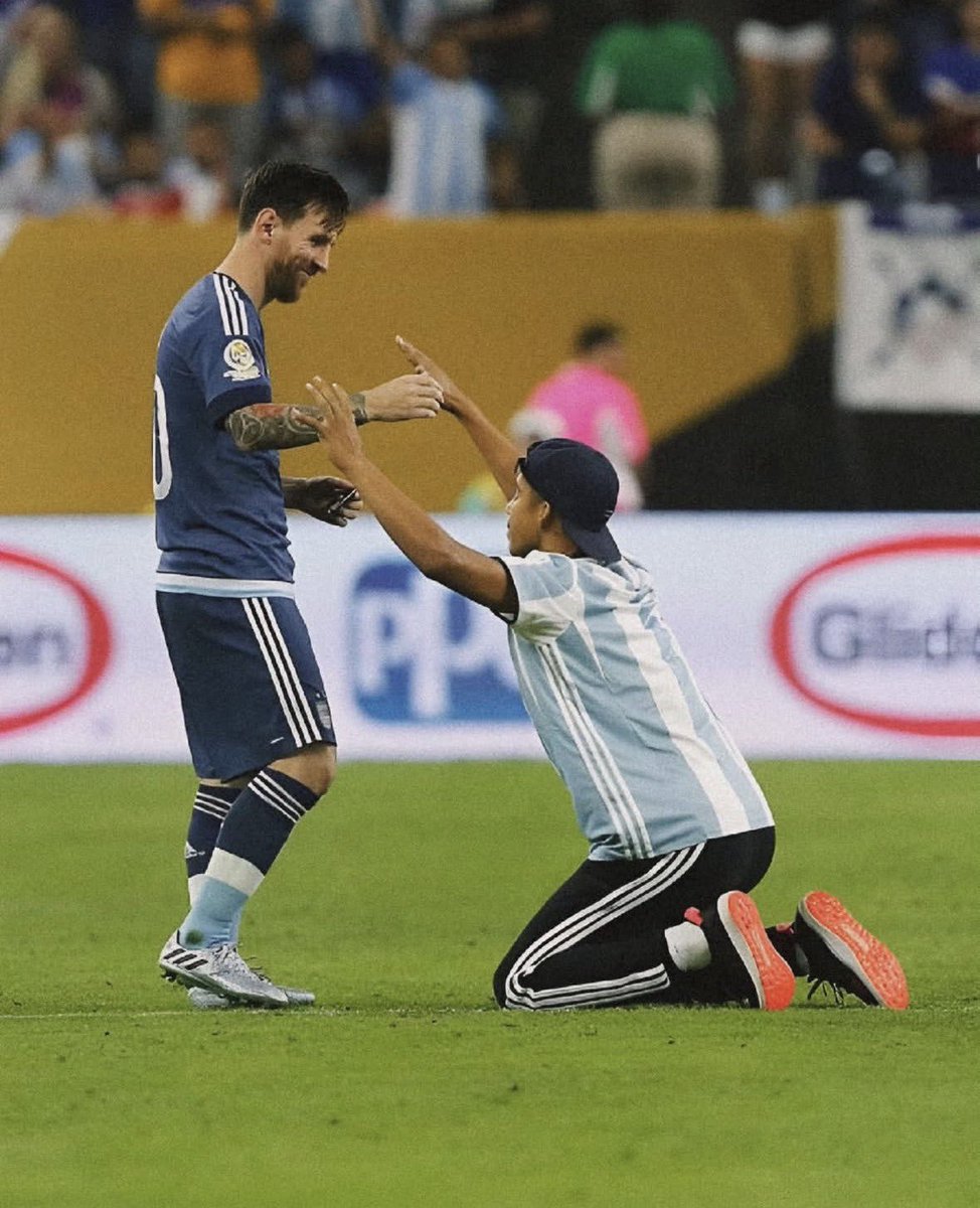 liamdahgoat's tweet photo. There’s something about the way Messi treats ordinary people that I’ll always love. https://t.co/LHsodJCtu0