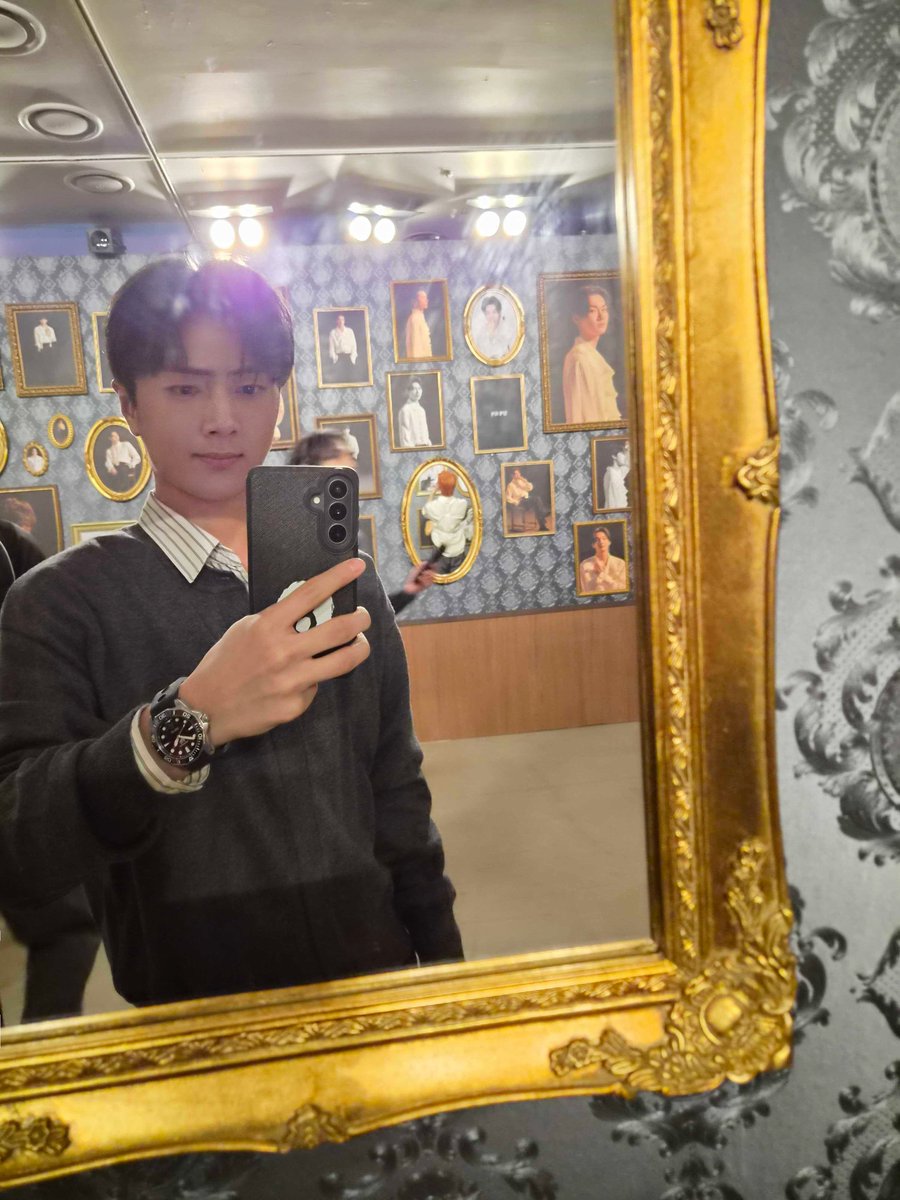 kimfox0624's tweet photo. 너무 자연스럽게 그림처럼 들어잇어서
한참 뒤에 발견함 https://t.co/OzlHDkjGhv