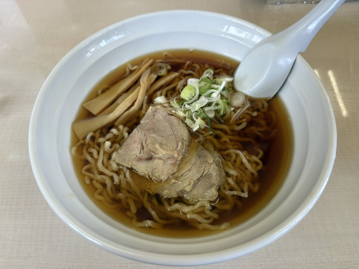 yossykitchen's tweet photo. 丸山らーめん@五所川原市

手もみ麺（中太）らーめん

煮干しダシがきいたあっさり清湯スープでカエシもしっかりときいています。
手もみ麺は個人的に少し柔らかめに感じました。
ごちそうさまでした。 https://t.co/NmSY1XNFBM
