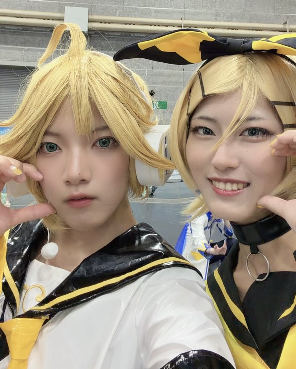 mi02kushi's tweet photo. 何故かよくニコイチ扱いされている鏡音廃、
今年はここまでやってしまいました。これが愛。

🍊/@kagamine0928 https://t.co/ftDg8sepZu