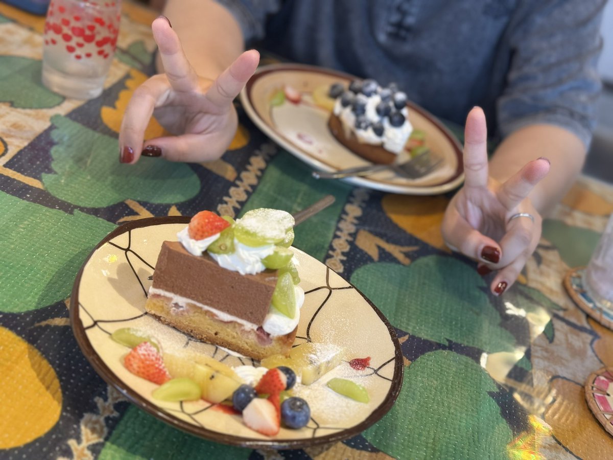 ok7eogd443's tweet photo. 好きなお店のカレーとケーキもまた頂きました。 https://t.co/zVxwJP8ZC4