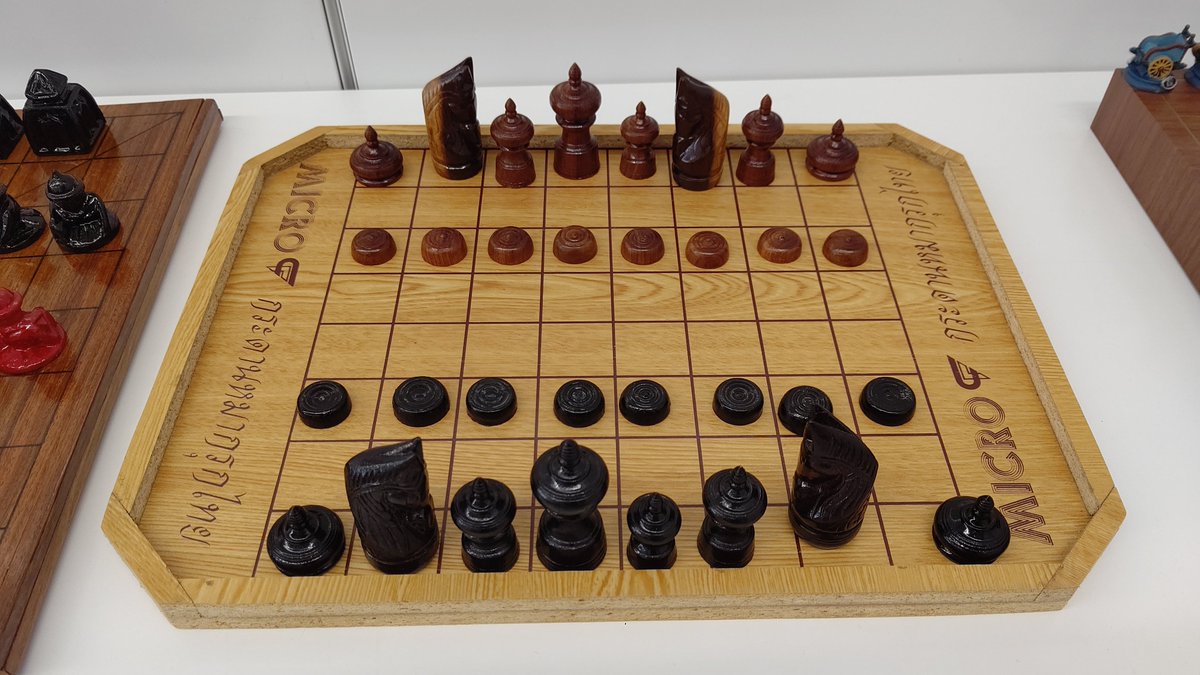 dousoshin's tweet photo. 今日は所司和晴八段主催の世界の将棋大会に参加しました。
この会は久々の開催で、かつては毎年夏と年末に行われていましたが、コロナでしばらく途絶えていました。
会場では世界の将棋類の対局の他、各地の将棋を研究・収集する岡野伸さんの展示もありました。
次回は年末に開催予定です。 https://t.co/moqxrNao6t