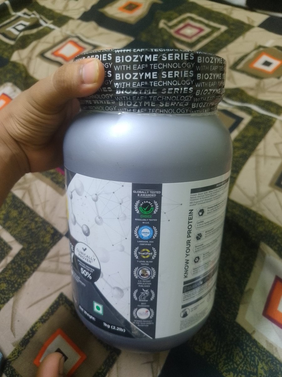 imrohitt_01's tweet photo. I ordered protein from Instamart, it has just arrived and there is no manufacturing date or expiry date on it and I want to get it replaced. And when I went to help and shared the photo, they closed the help and there is no contact help, nothing.@instamart_it @Swiggy #instamart https://t.co/zWwvxTJHV0