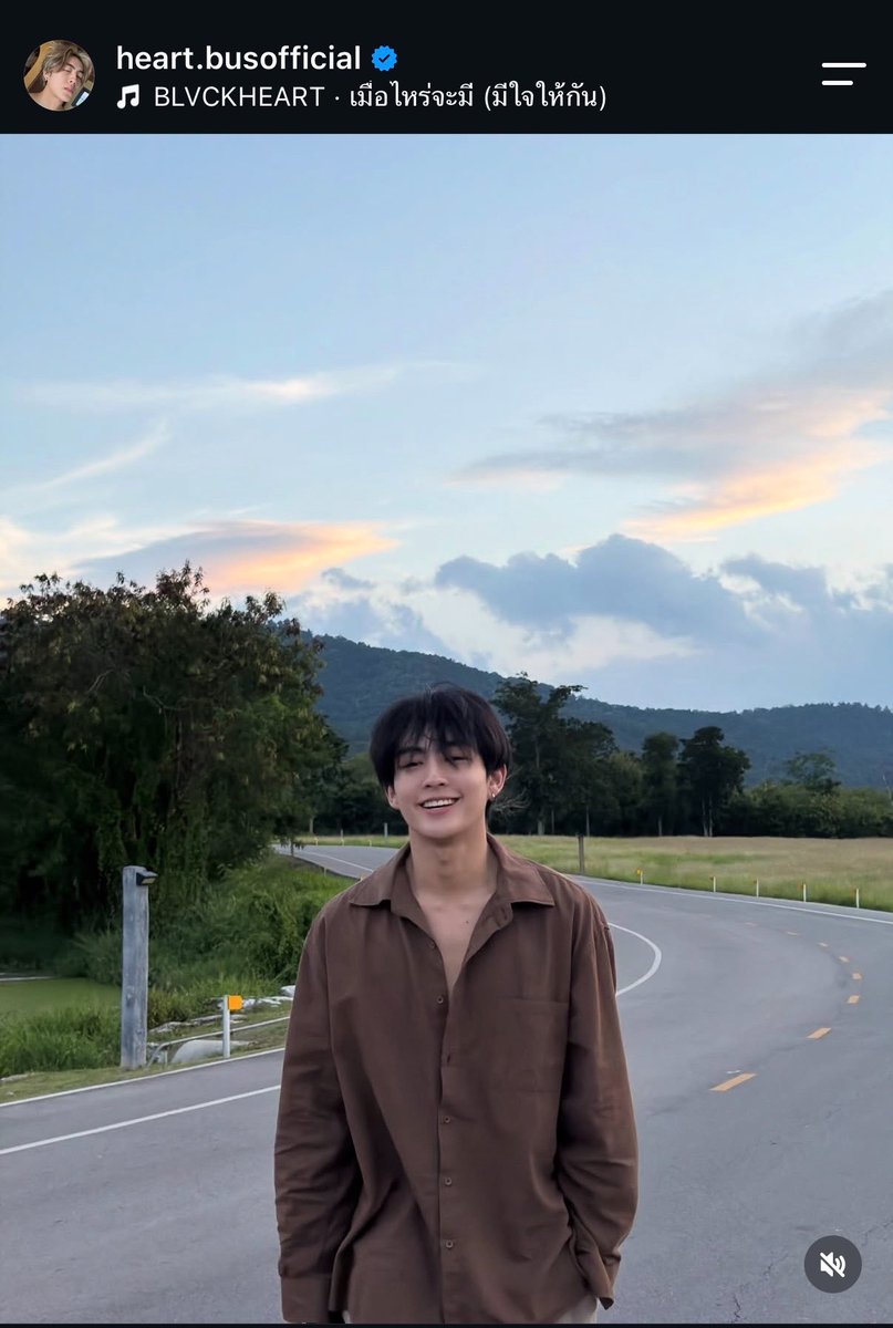 lunarlinnn's tweet photo. วิเคราะห์ อ ในสตรปองฉบับสว 🧐🔍

อ = and
มาจาก me and you
แบบเต็มๆ khunpol and heart

แปลได้ว่า khunpol heart of bus live session with blvckheart 🙂‍↕️ https://t.co/pdzwG5mTeT