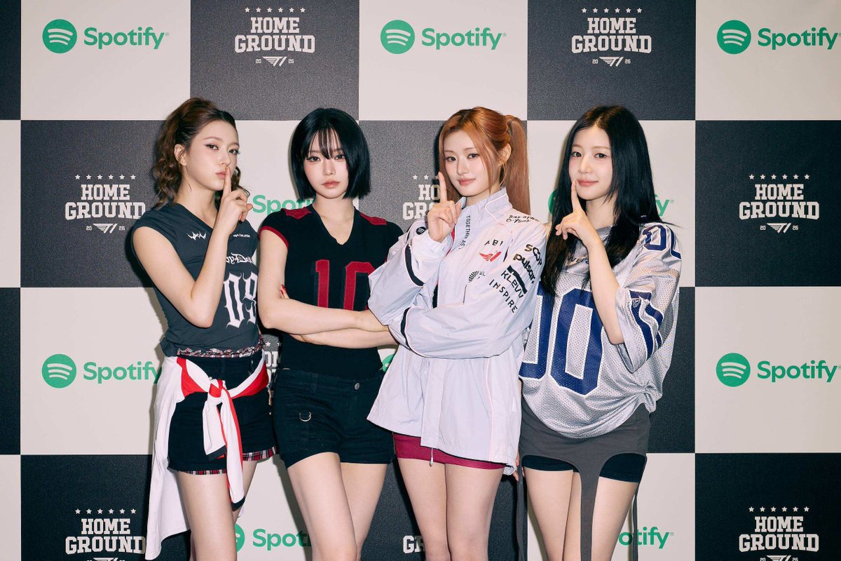 SpotifyKR's tweet photo. [DAY2] FIFTY FIFTY 선배님들.. T1 STARS 포토카드에 환호해 주신 것 잊지 못해요 🥹🫶

@T1LoL
@we_fiftyfifty https://t.co/lugSjiMFv1