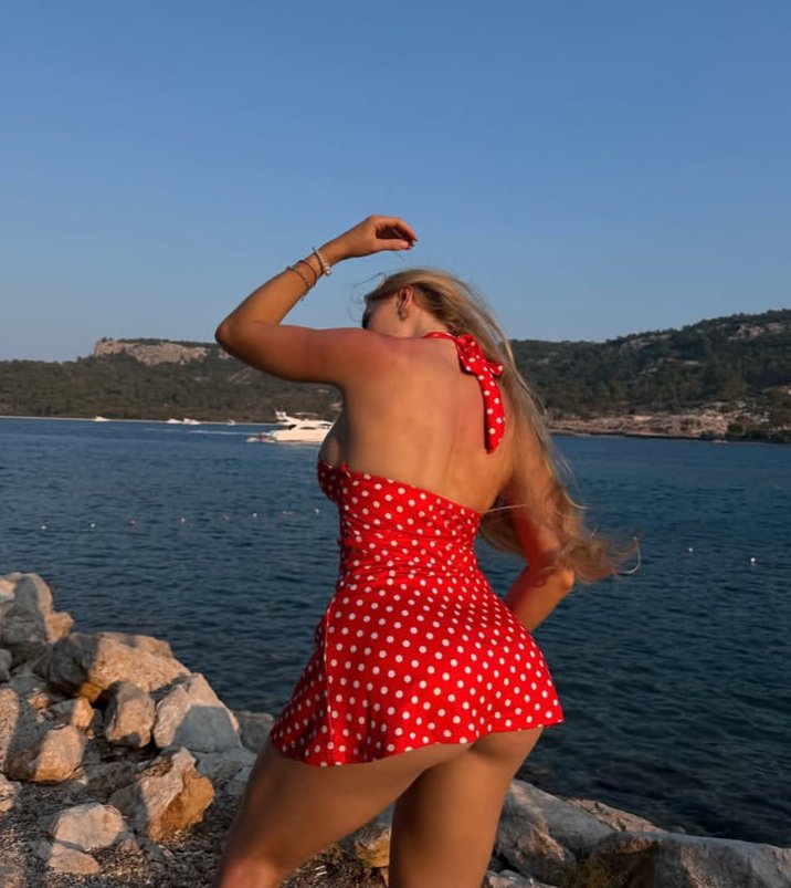 Antonellae86766's tweet photo. Non capisco l'ultima dell'intimo.💞 https://t.co/uNzCFLhfbW