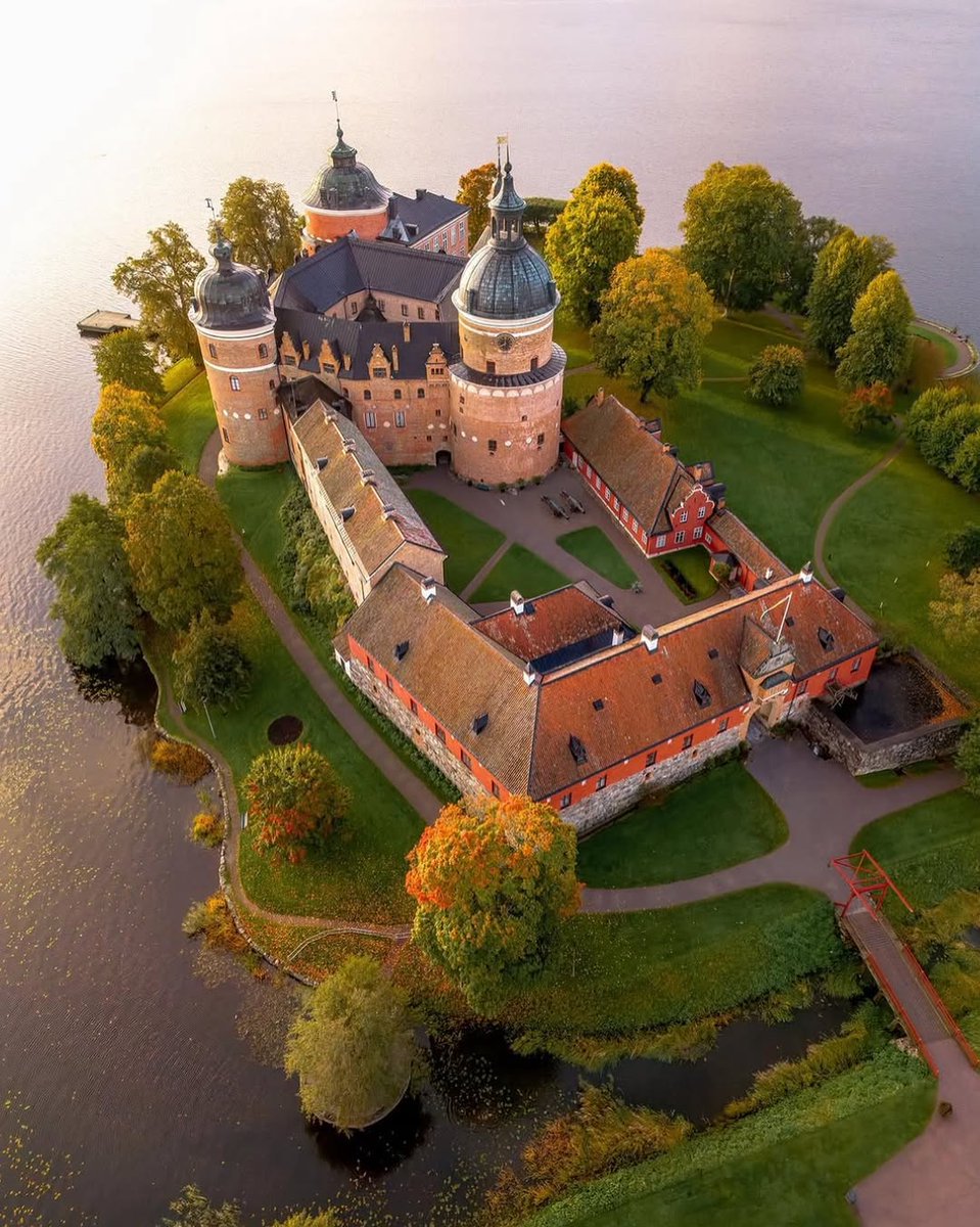 Natursee's tweet photo. Gripsholm Castle, Sweden 🇸🇪 https://t.co/BtSbUPjVy3