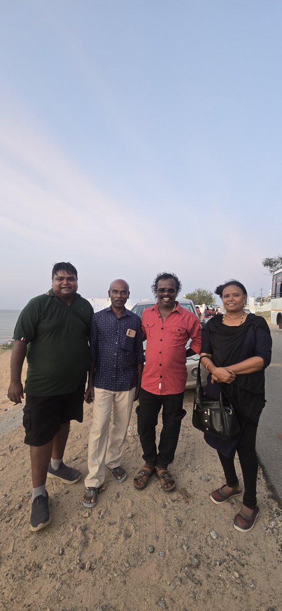 latha_nancy's tweet photo. My favourite singer ANTONY DASAN with us.He is a friend of my brother.He came for shooting in MANAPAD. https://t.co/rWGyy8aoZM
