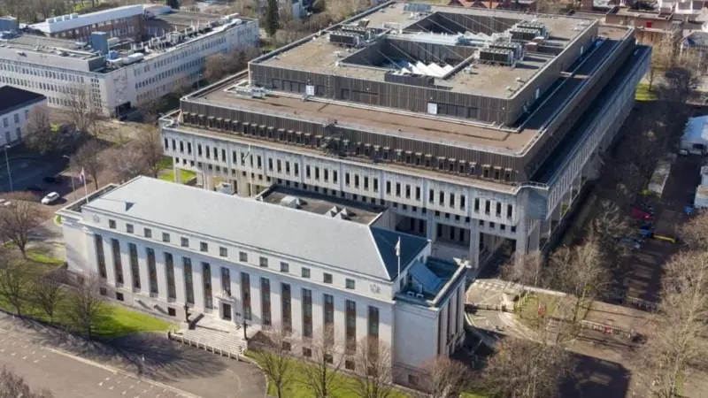 gomedia91's tweet photo. Surely a smaller Welsh Gov building would be better suited to the Bay close to the Senedd? - with Council moving back to Cathays Park occupying part of Crown Buildings? Perhaps moving the Magistrates Court from Adamsdown into the other portion? Much more centralised/accessible. https://t.co/3j9yz8TTXJ