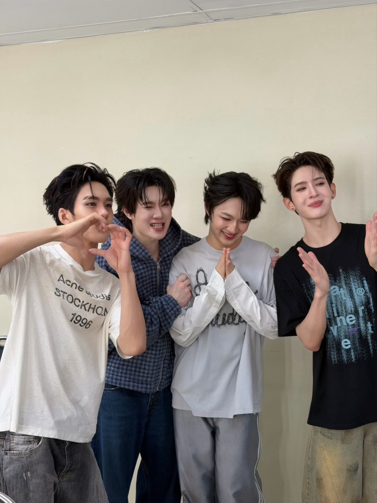kerdomundi's tweet photo. ที่เธอบอกให้ฉันให้จังหวะ ฉันจะให้จังหวะเธอยังไง พาตัวแทน DEXX มาโปรโมตเพลงให้เพื่อนรักนักร้องเสียงดี นุนิว ชวรี่ ชวรินทร์ ริน ริน ริน~

YouTube : NuNew Official 
🎥 : https://t.co/3ayMLraWw4

NUNEW FEAT BOWKYLION
#เพลงคาตา
#NuNew7thSingle https://t.co/6Hpxgojf0c