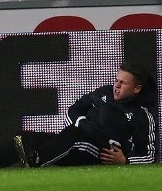 centregoals's tweet photo. 🚨🚨| NEW: Former Swansea City ballboy who was 𝐊𝐈𝐂𝐊𝐄𝐃 by Chelsea legend Eden Hazard is set to sell his vodka empire for £𝟓𝟎𝟎 𝐌𝐈𝐋𝐋𝐈𝐎𝐍. 

[@MailSport] https://t.co/sSJNFqxqWX