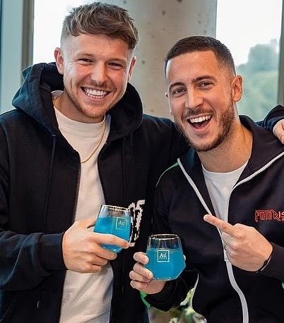centregoals's tweet photo. 🚨🚨| NEW: Former Swansea City ballboy who was 𝐊𝐈𝐂𝐊𝐄𝐃 by Chelsea legend Eden Hazard is set to sell his vodka empire for £𝟓𝟎𝟎 𝐌𝐈𝐋𝐋𝐈𝐎𝐍. 

[@MailSport] https://t.co/sSJNFqxqWX