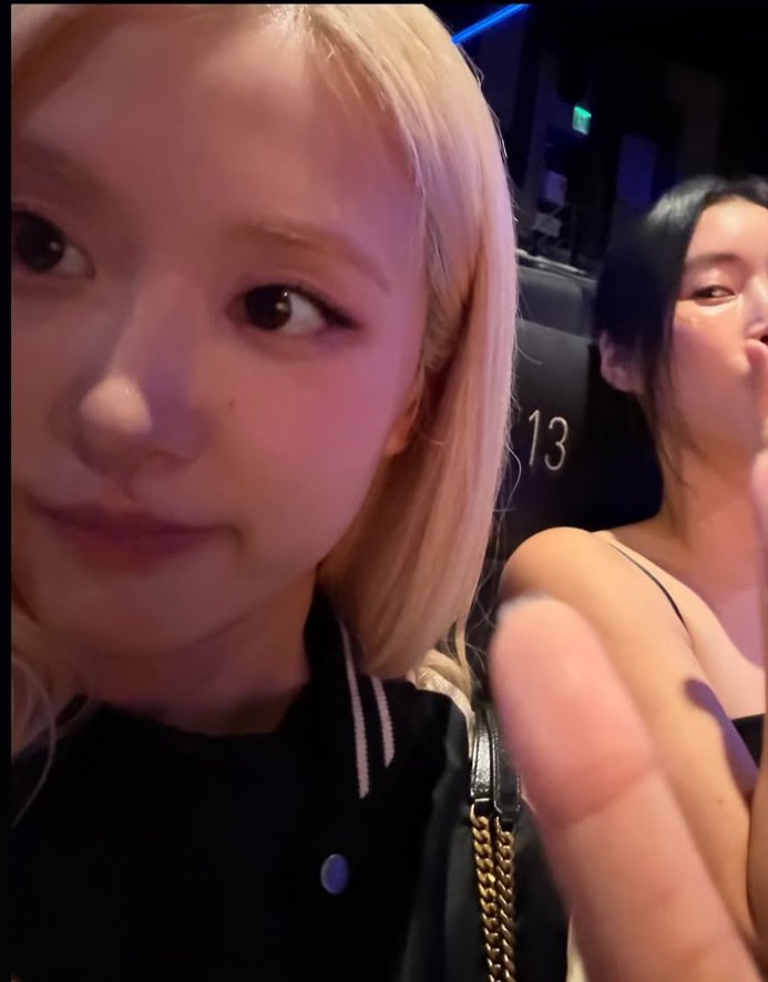 User1144569's tweet photo. @BEN74MIN WE LIVE FOR THE LESBIANSSS https://t.co/YDfTfSpmQy