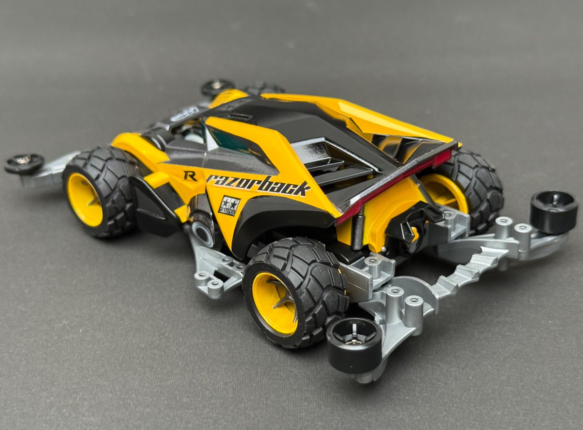 tkmt3249's tweet photo. #JC2026コンデレ2
#リバリー部門
#mini4wd 

作品名:RB 2019 standard version

イノシシモチーフのレイザーバックに自然界同様に親子関係があっても良いかなという思いで以前に製作したマシンを元にカラーリングを合わせてみました！
宜しくお願いします☆ https://t.co/gCNRSRIY9n