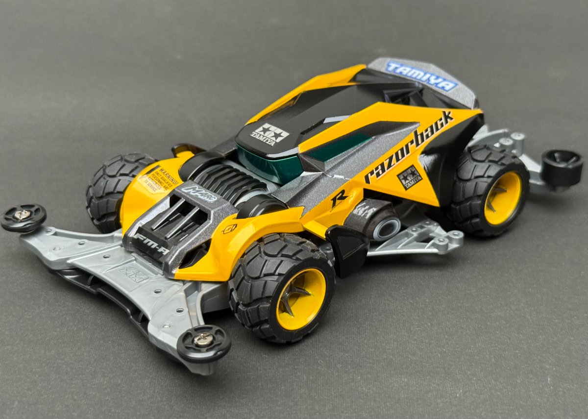 tkmt3249's tweet photo. #JC2026コンデレ2
#リバリー部門
#mini4wd 

作品名:RB 2019 standard version

イノシシモチーフのレイザーバックに自然界同様に親子関係があっても良いかなという思いで以前に製作したマシンを元にカラーリングを合わせてみました！
宜しくお願いします☆ https://t.co/gCNRSRIY9n