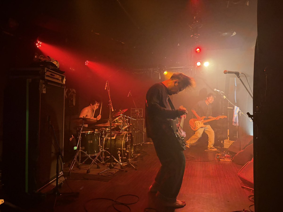 t_nut0921's tweet photo. 昨日の長野Jで、THE ANNA時代に
お世話になっていたex. jamdrunkの斎藤さん、
井崎さんと13年振りの対バンが叶って激アツ。

トーカーズ、格好良かった。 https://t.co/465JARLiJn