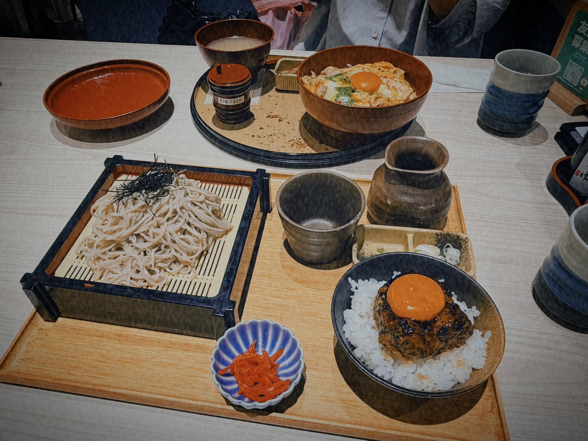 ooita_'s tweet photo. 岡山は〜 の〜 と〜 どデカいイオン探索したり〜 一緒に美味しいもの食べたり〜 たくさんおしゃべりしたり〜 お散歩したり〜 楽しかった〜！！！！ お互い大人になったなぁ〜てね笑 10年ぶりぐらいの再会で同い年ありがと〜 仙台くるとき連絡くださいな👋 一緒に踊った💃💃 https://t.co/pXOYrgtHjv