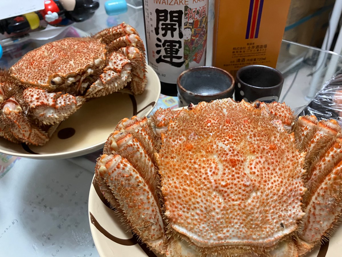 yo_millennium's tweet photo. 明日からの仕事が嫌すぎるので、毛ガニで正気を保ちます

蟹味噌は妻はいらないのでいつも2杯分😙 https://t.co/xGmkM4sgHD
