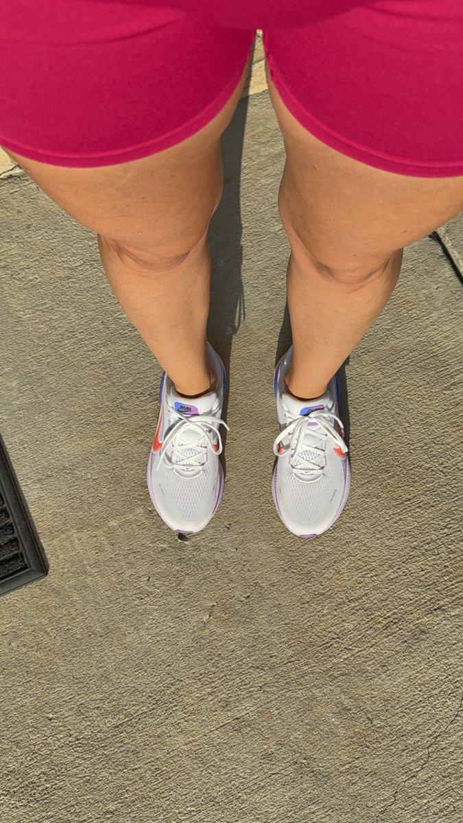 SmokeySteps's tweet photo. Going for my run. #feetfinder #feetfetısh #feetِ https://t.co/ENpKrA4MXg