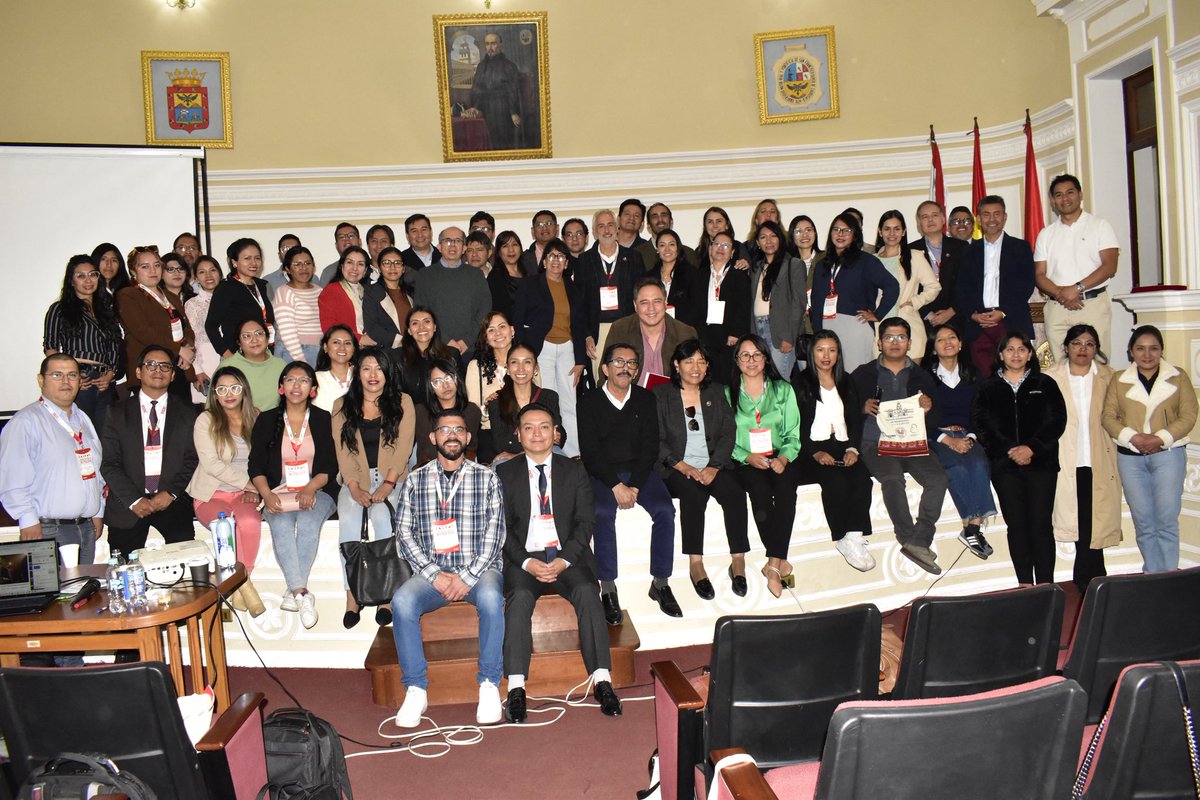 runningkidneys's tweet photo. Gran éxito de las Jornadas Internacionales de Nefrología – Simposio @SLANH_– @SENefrologia en Sucre, Bolivia 🇧🇴. Ciencia, intercambio y colaboración para fortalecer la nefrología en nuestra región. ¡Felicitaciones a organizadores y participantes! 👏🩺 #TodosSomosSLANH https://t.co/4Phpq7DADk