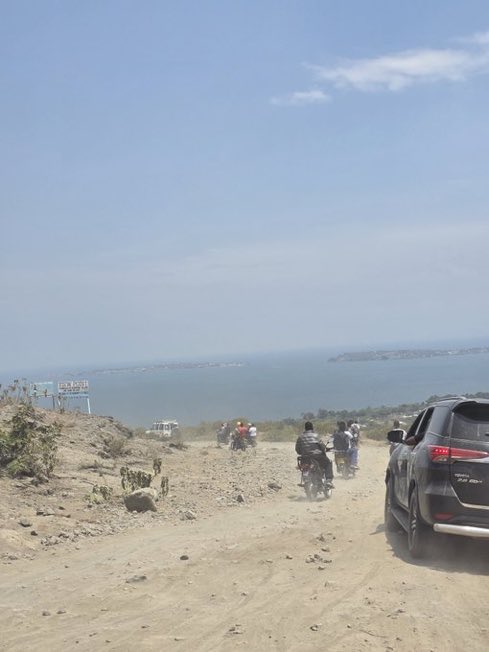 amenya_nelson's tweet photo. Look just what that road in homabay could become, the lake side towns can be banger holiday destinations. https://t.co/r7vnwrjT1a