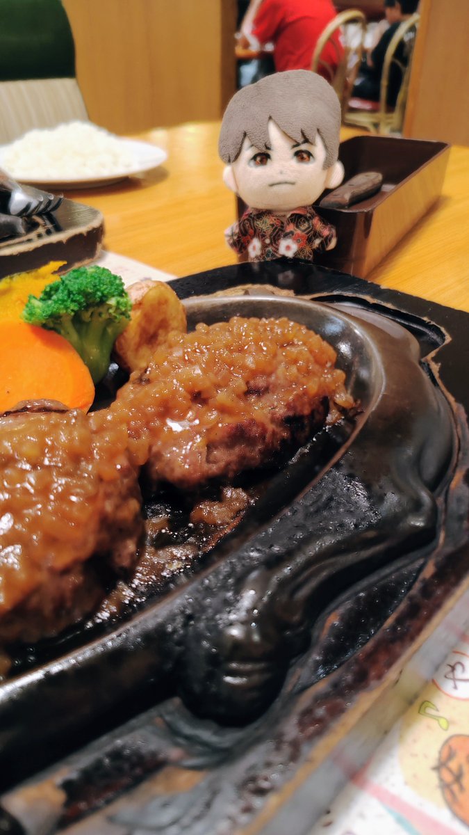 K10KZK's tweet photo. 友達が教えてくれたおかげで、今日MCで上がっていたさわやかを先に食べられたことに感謝🙏
牛肉100%でも美味しかったです😋
あと、通りがかりに撮った家康くん、和樹も撮っててワロタw https://t.co/ozEiAfmGd3
