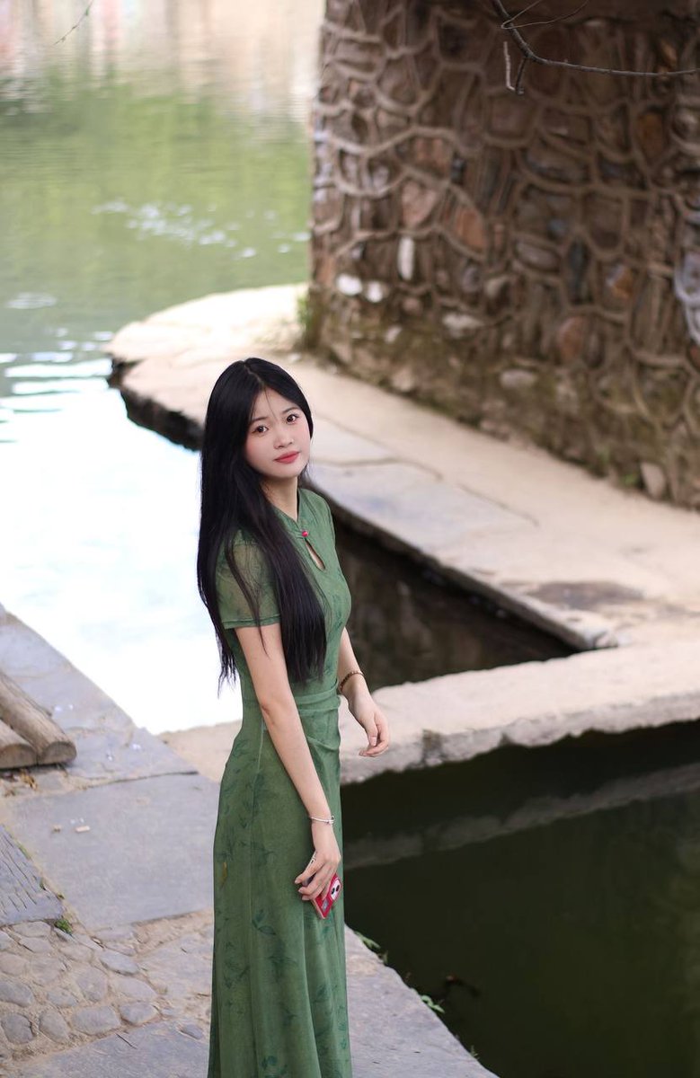Rdvnsrcgl30's tweet photo. 沧州良家人妻邻家乖乖女的感觉 床上被按着手指进进出出时对镜不停说骚话嘴巴一直张着喘【14P+4V/288MB】
观看地址：https://t.co/nmKfEslxMV https://t.co/RYaQ8se8n4