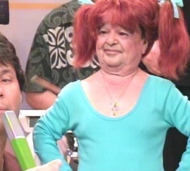 poliallday's tweet photo. Mi abuela me llamó para saludarme por el día del niño https://t.co/a56g0XNLZc