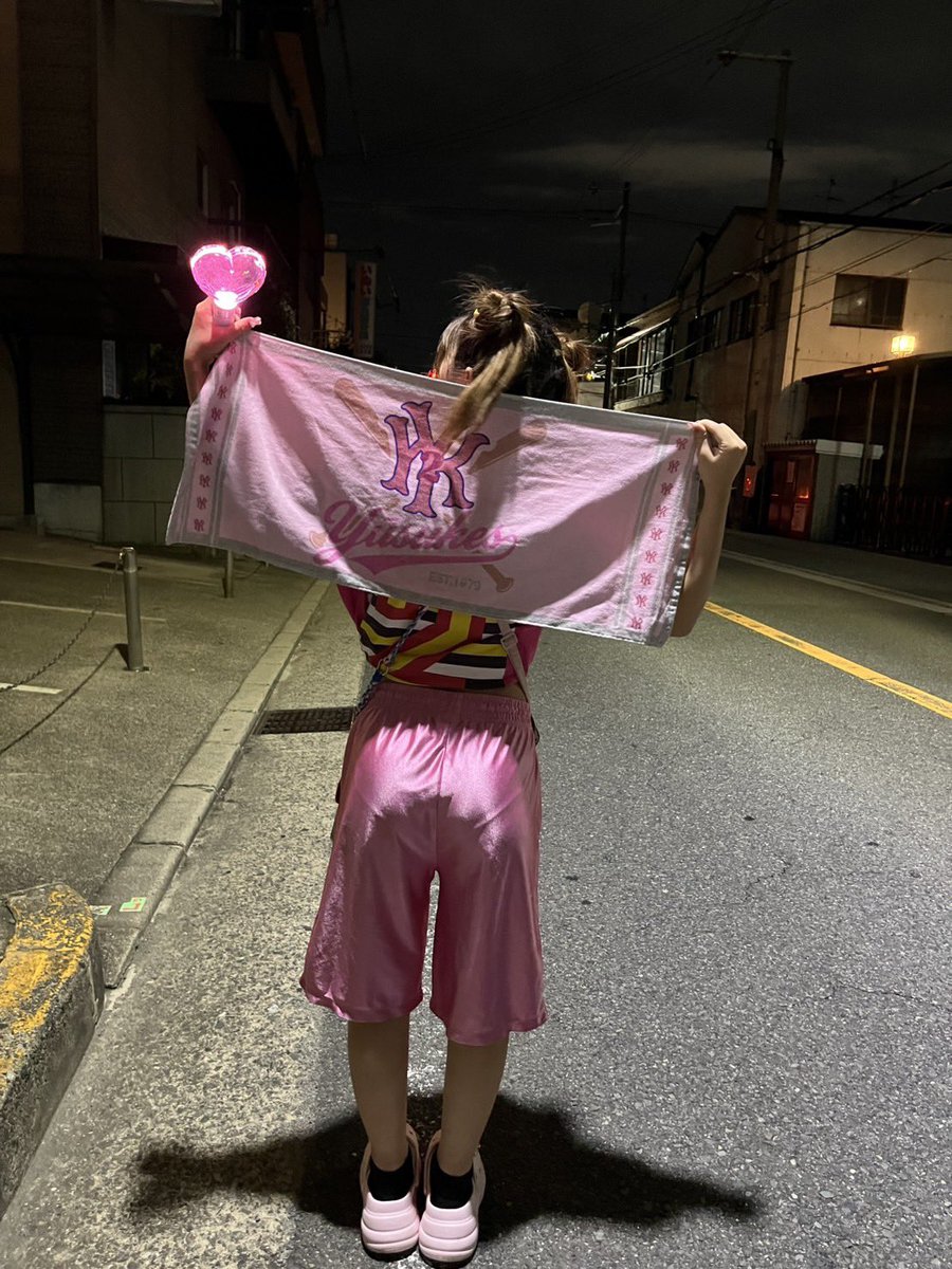 Ag1Sn's tweet photo. 08.16遊助大阪🌻1階10列❕💛行けると思わんかったオオサカ‼️譲りで近くで拝めてファンサ貰えて幸せすぎた😭欲しかったタオルのピンクもcrewの人がわざわざ買っててくれて😭どストライクすぎた🌻ほんまにあありがとうございました🎶⤴️色んなcrewに恵まれた夏もこれにて終了‼️また来年会おうね遊助🌻 https://t.co/B9BJrV1f9N