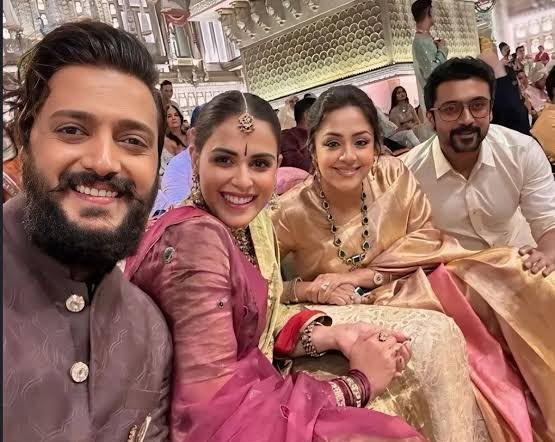 SuriyaFansClub's tweet photo. Brotherhood that stands tall! ❤️

#VishwanathAndSons #BlockBusterVAS https://t.co/BgCAaYgLjD
