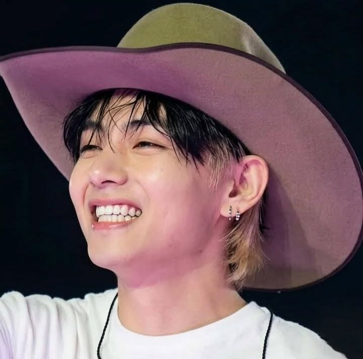 thvgaggedme's tweet photo. he looks the cutest in his little cowboy hat. https://t.co/4egOtlbZ2x