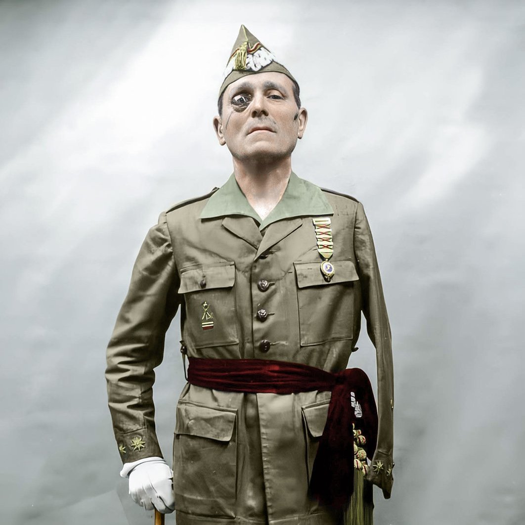 HistoriaEspanna's tweet photo. «España es hoy el sitio elegido, con la más pérfida saña, por el judío comunista-soviético. Y España, cual Italia, cual Alemania, por ser un pueblo con hombres, con todas las condiciones de los hombres, con cuerpo duro y alma pura, busca entre ellos mismos su Führer y su Duce, y encuentra aquel joven gallego que nació al pie de las montañas...».

General José Millán-Astray, 1937.