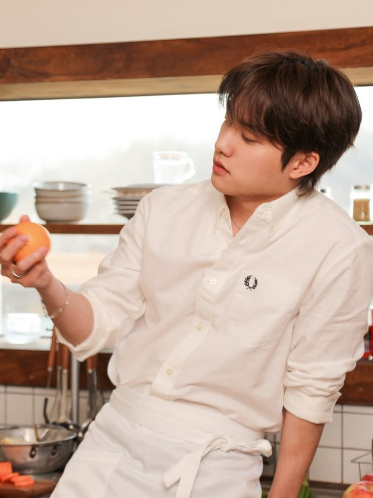 clairmerence's tweet photo. นึกออกแล้วว่าทรงผมของวันนี้เคยเห็นคยองซูทำเมื่อไหร่ ทรงเดียวกับตอนถ่าย Doh's Recipe นี่เอง เป็นช่วงที่ไว้ยาวพอๆ กับตอนนี้เลย หล่อแบบหวานซอฟต์มาก https://t.co/lLZWeunU1T