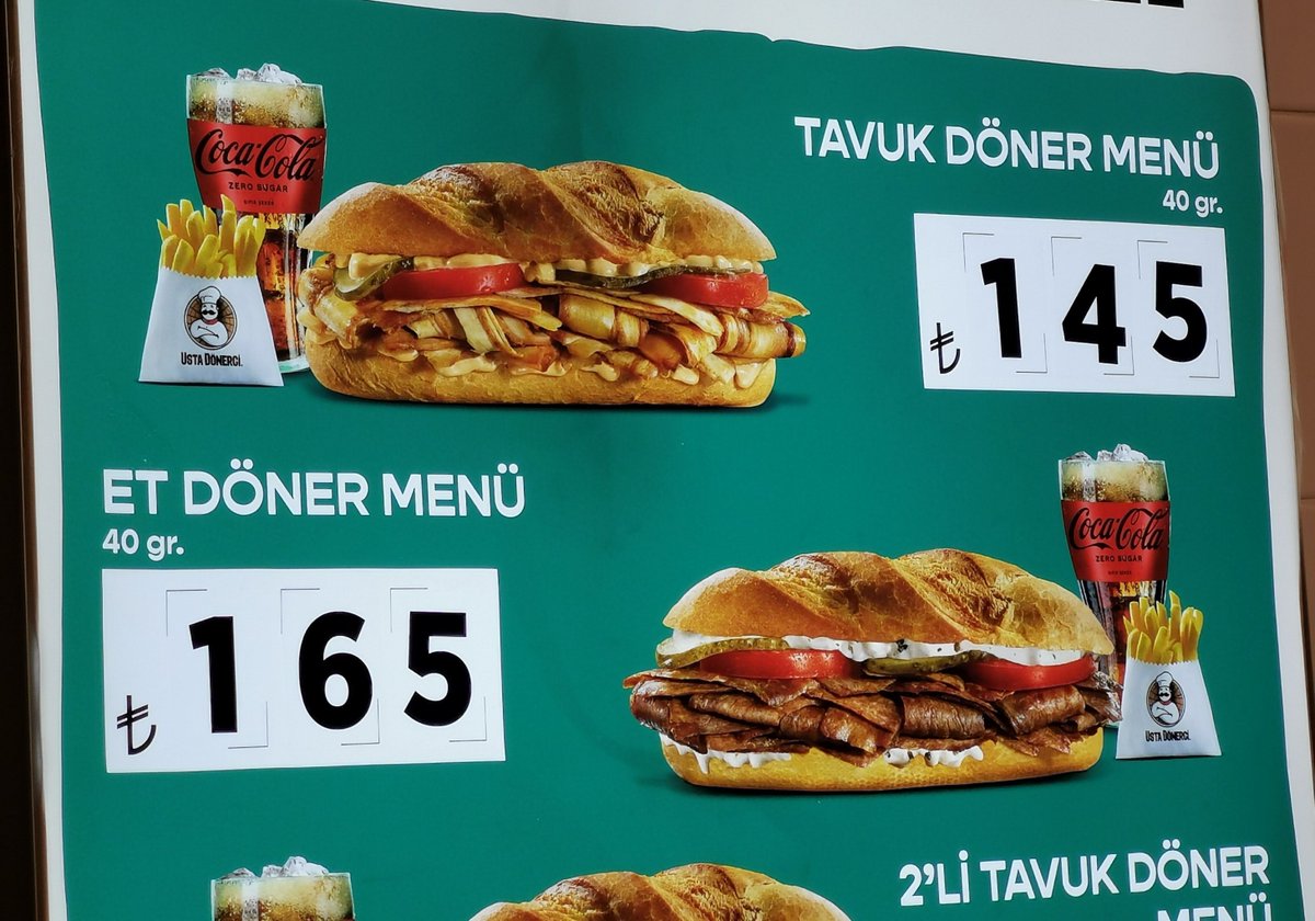 BarisUnver's tweet photo. 80 gramlık döner ekmekleri görünce "insanlık suçu" diyordum, 40 gram çıkarmışlar. KIRK GRAM. https://t.co/Xo6sdbQp6e