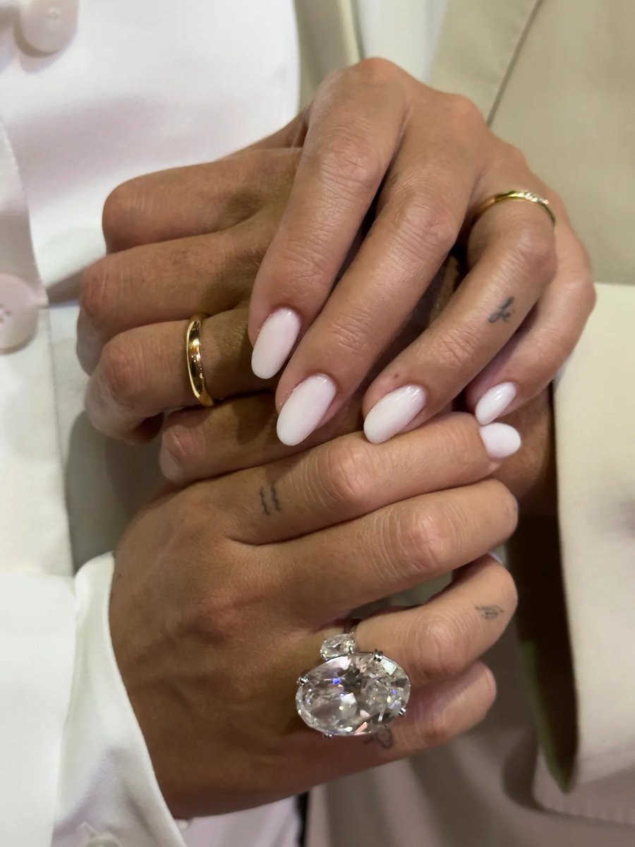 AlNassrTribune's tweet photo. 🗣 Georgina Rodríguez:

“In the future we will have a big wedding, so we can celebrate with family and friends… When I was a little girl, I dreamt of the biggest castle, the biggest carriage, the longest dress, a crown full of diamonds. And now I’m saying: no. I want something intimate, with my partner and our children, at home. Because castles, houses, islands, horses, cars: We have all of that within reach every day. But something intimate—that’s more unusual for us.”