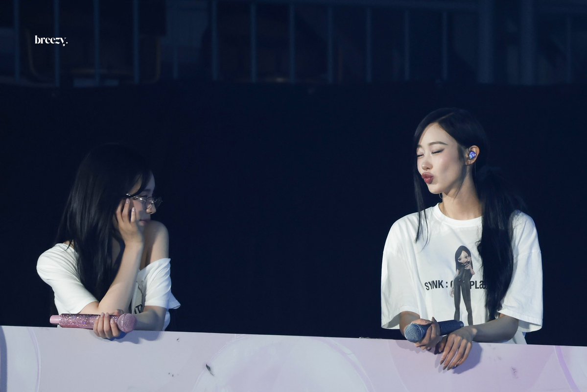 breezybluue's tweet photo. 260808💙
SYNK : COMPLæXITY - DAY 2

플러팅( . ̫.)♥(.ˬ. ) 

#카리나 #Karina #유지민 #カリナ
#GISELLE #지젤 #ジゼル
#에스파 #aespa https://t.co/15vqJDZOHo