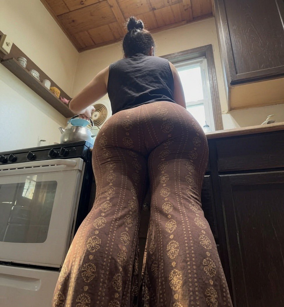 Auntyjocelyn's tweet photo. Auntie jocelyn keeps wearing these clothes to show off that fat mexican ass of hers🤤🤤🤤🤤🍆💦 #candid #candidass #creepshot #family #auntie #cumtribute #wankchat https://t.co/sUJcdCVInc